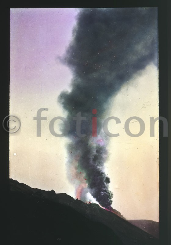 Dampf und Rauchsäule ; Steam and smoke column (foticon-simon-vulkanismus-359-046.jpg)